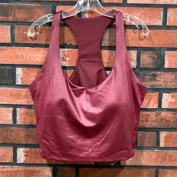 Fabletic Anywhere Shine Built-In Bra Tank - Picture 4 of 9